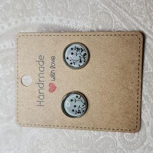 HANDMADE Floral Earrings 12mm studs gray w black flowers, NWT!